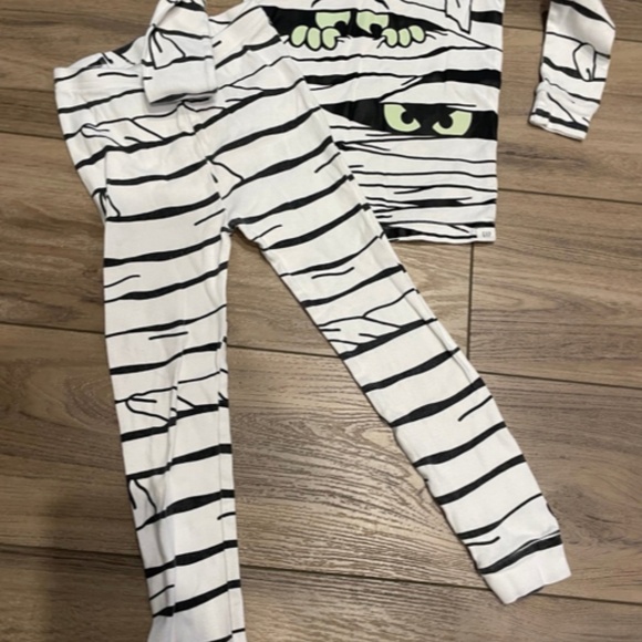 Halloween Pajama bundle size 4-5 - Picture 3 of 4